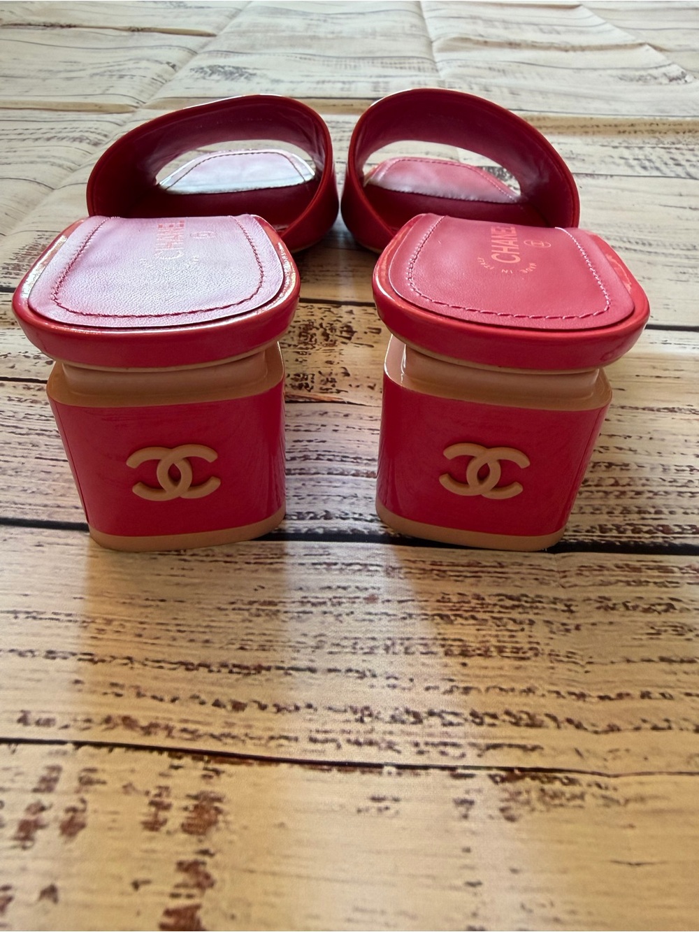 CHANEL Hot Pink Patent Leather Slide Mules - Picture 2 of 5